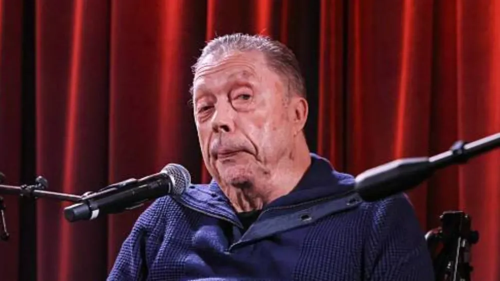 Timothy James «Tim» Curry.