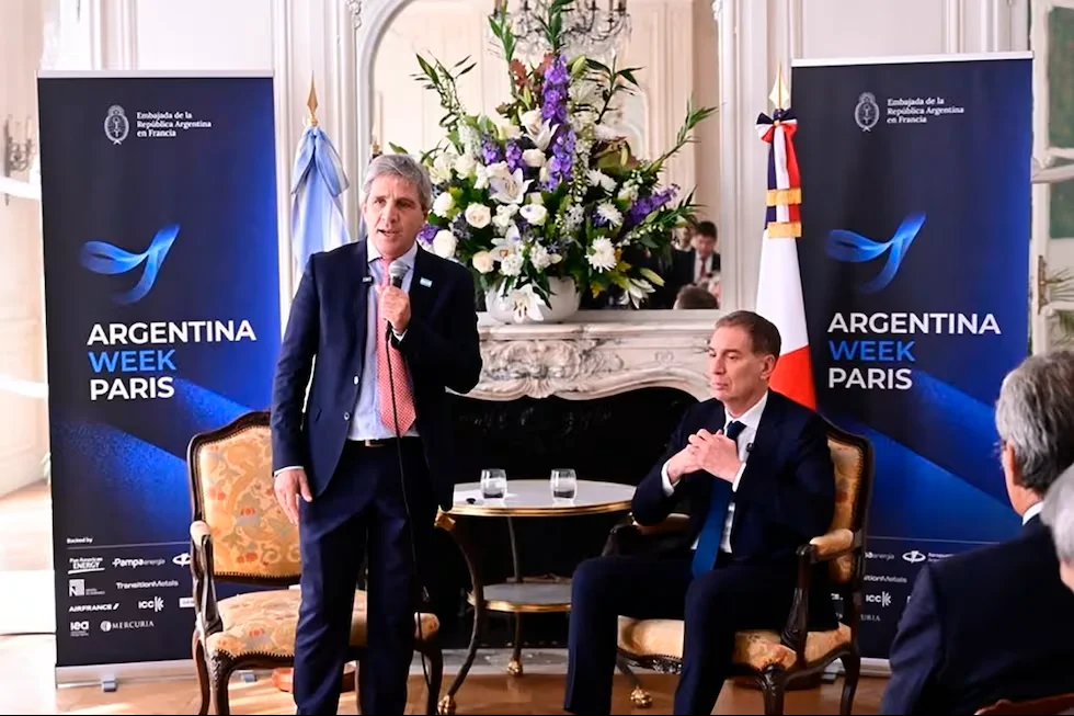 Luis Andrés Caputo y Diego César Santilli.