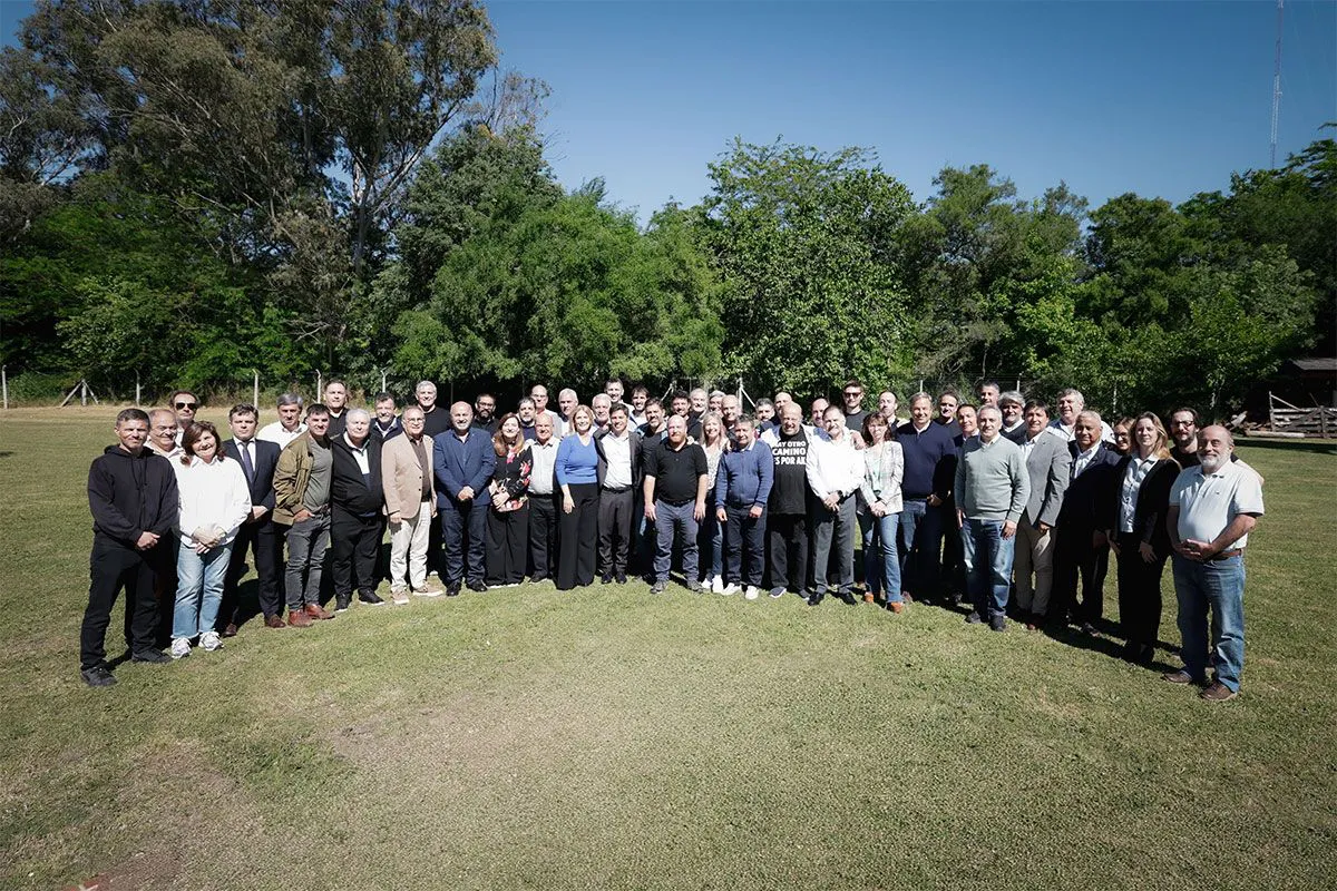 Axel Kicillof junto a intendentes peronistas de Buenos Aires. 