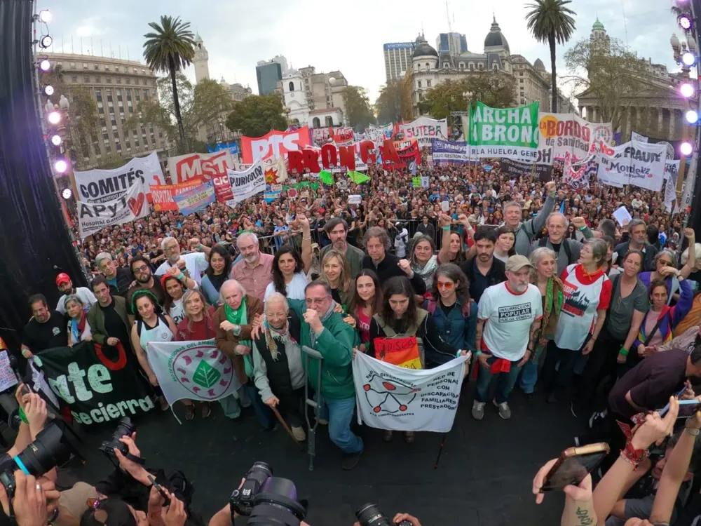 Marcha de la Bronca contra el régimen libertario de Milei.