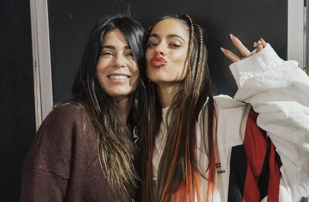 Mariana Muzlera y Martina "Tini" Stoessel.