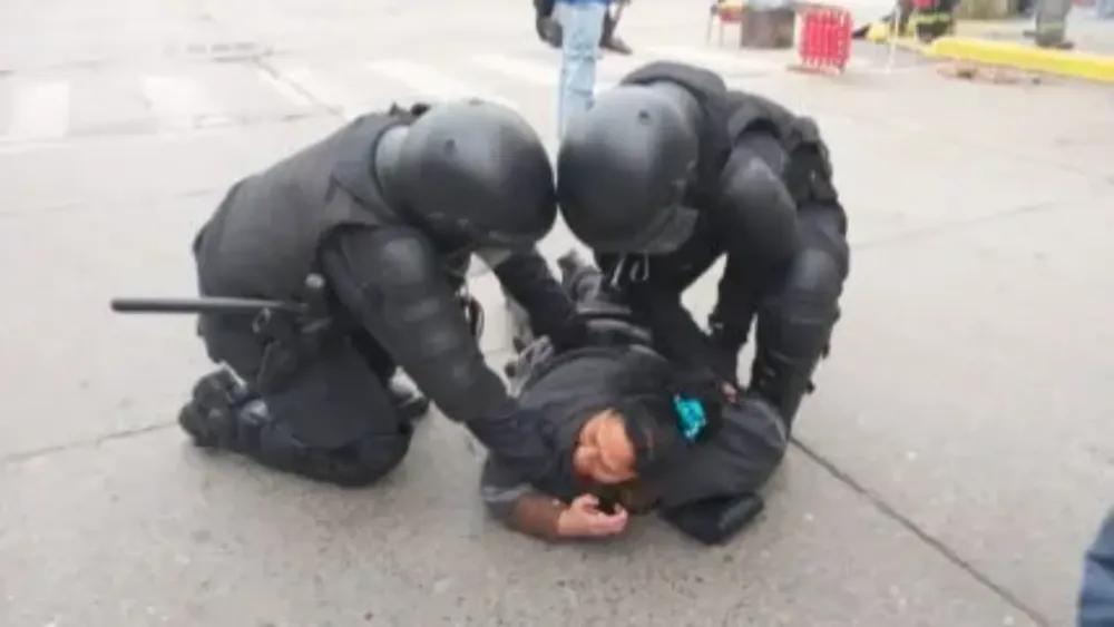 Desalojo y represión del régimen de Milei a comunidades mapuches,