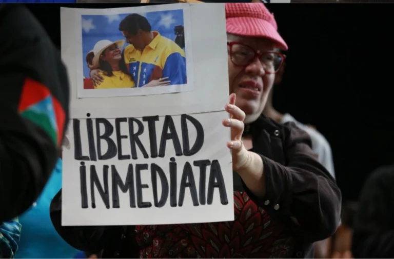 "Libertad Inmediata" a Nicolás Maduro Moros y Cilia Adela Flores.